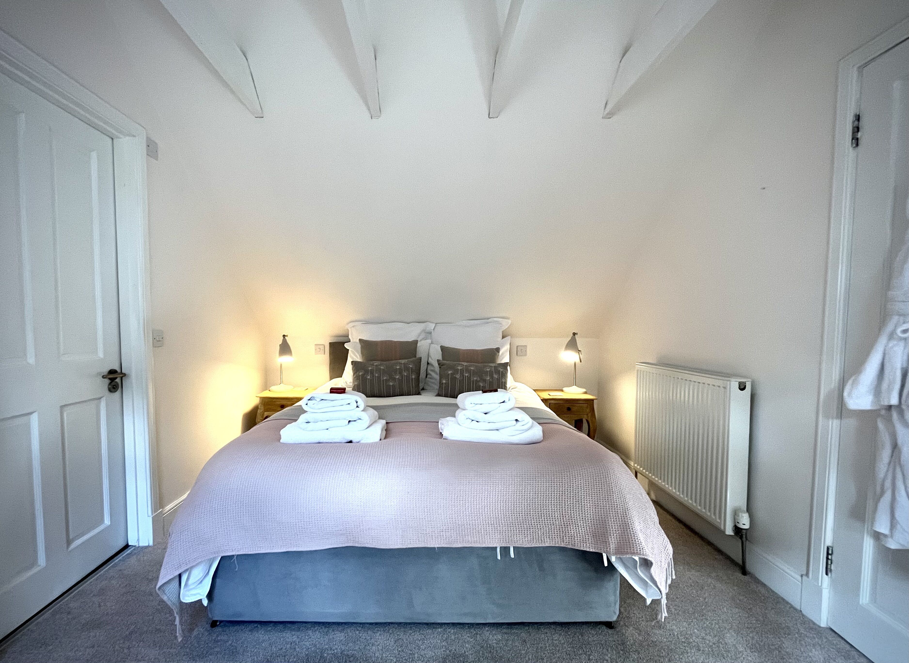 2 habitaciones, tabla de planchar con plancha, cuna de viaje y wifi 