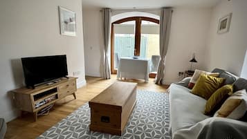 Smart-TV, DVD-Player, Bücher, Videothek