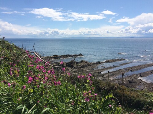 Detached coach house in grounds of listed Manse, Pittenweem