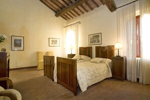 7 Schlafzimmer, Bügeleisen/Bügelbrett, Reisekinderbett, kostenloses WLAN