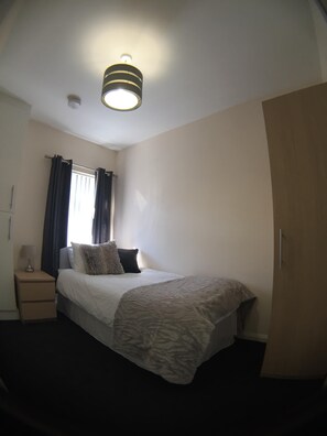 2 bedrooms, iron/ironing board, Internet, bed sheets - Olympia Belfast City Ash (Belfast)