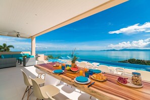 Outdoor dining - Luxury 5-bedroom villa with panoramic sea view (Koh Samui)