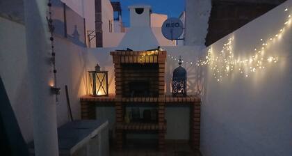 Town house 8 mins walk from beach and 3 mins from harbour (quiet street).