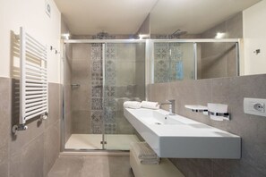 Shower, hair dryer, bidet, towels - Carapelli 7 Spectacular penthouse (florence)