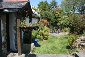 Outdoor dining - 1 bedroom historic barn conversion on smallholding with alpacas, goats and pigs (Lanner,)
