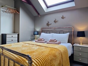 1 bedroom, iron/ironing board, free WiFi, bed sheets