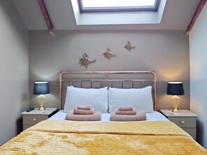 1 bedroom, iron/ironing board, free WiFi, bed sheets - 1 bedroom barn conversion on smallholding with alpacas, goats and pigs (Lanner,)