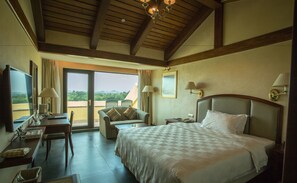 Deluxe Double Room, 1 Double Bed, Smoking | Minibar, in-room safe, desk, blackout drapes - Rosedale Hotel Lotus Hill (Guangzhou)