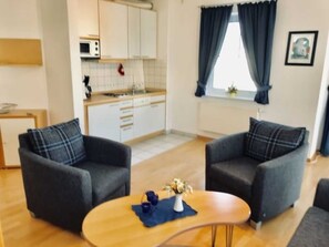 Unclassified image, 3 of 8, button