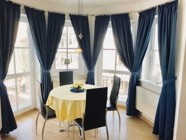 Unclassified image, 1 of 8, button