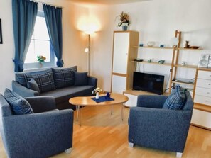 Unclassified image, 4 of 8, button