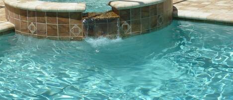 Piscine extérieure, piscine chauffée