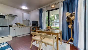 Two Bedroom Bungalow with Terrace | Dining room