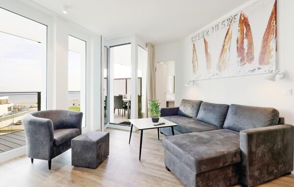 Flat-screen TV, fireplace