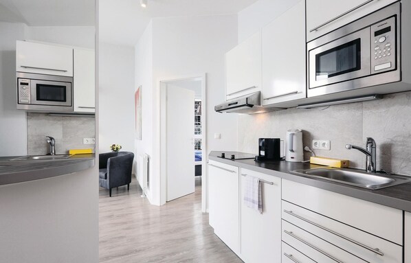 Kühlschrank, Herdplatte, Geschirrspüler