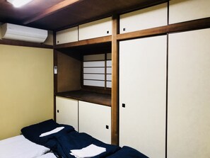 Basic Triple Room, Multiple Beds, Non Smoking, Shared Bathroom | Room amenity - ONE Hostel&Standing Bar (Himeji)