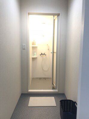 Bruser, gratis toiletartikler, hårtørrer, bidet