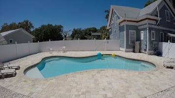 室外游泳池,恒温泳池