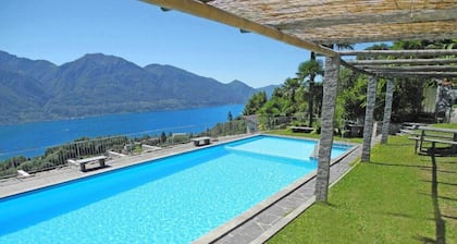 Casa Camelia est un appartement de 3,5 piÚces (90m2) ensoleillé, confortable et