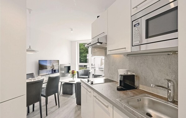 Fridge, stovetop, dishwasher, coffee/tea maker - Dünenvilla 14, Whg 7 (Travemünde Waterfront)