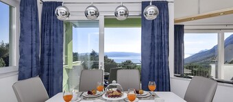 Holiday house with heated pool, terrace with sea view, 3 bedrooms, WiFi, BBQ