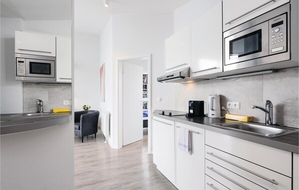 Kühlschrank, Herdplatte, Geschirrspüler