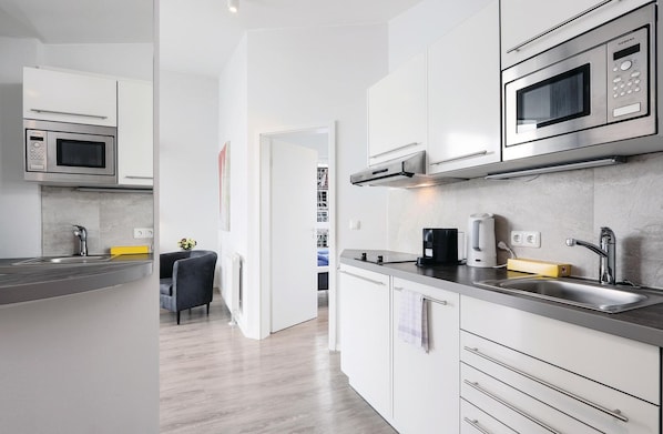Fridge, stovetop, dishwasher, coffee/tea maker