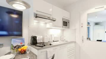 KylskÄp, spishÀll, diskmaskin och kaffe- och tebryggare