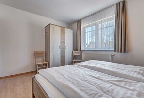2 Schlafzimmer, Zimmersafe, Bügeleisen/Bügelbrett, Reisekinderbett