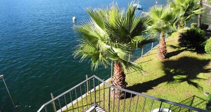 Este apartamento de 3,5 habitaciones (102 m2) se encuentra en la residencia "Acapulco" en Po