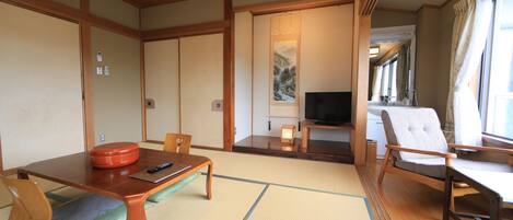 Tradisjonelt rom (Japanese Style For 4 People) | Dundyner, safe på rommet, blendingsgardiner og wi-fi (inkludert)