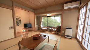 Tradisjonelt rom (Japanese Style For 4 People) | Dundyner, safe på rommet, blendingsgardiner og wi-fi (inkludert)
