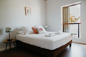 3 habitaciones, tabla de planchar con plancha, wifi y ropa de cama 