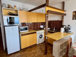 Kjøleskap, mikrobølgeovn og ovn