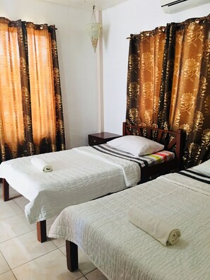 Caja de seguridad en la habitación, escritorio y wifi gratis