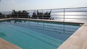 حمّام سباحة خارجي