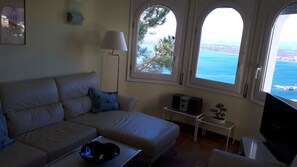 تلفزيون، كُتُب، ستيريو