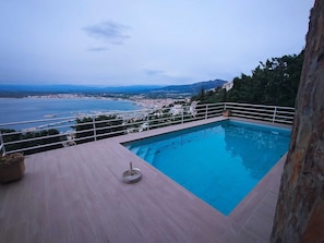 Outdoor pool - Apartment in villa, 180 ° panoramic sea view with terrace and pool (Roses)