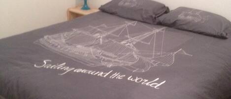 1 bedroom, desk, free WiFi, bed sheets