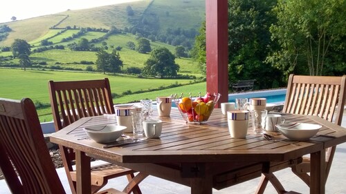 4* vacation home rental in the Basque Country, swimming pool with view, hammam 