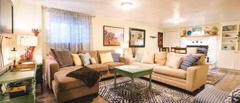 Televisor, llar de foc, videojocs i reproductor de DVD