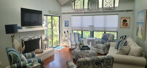  Private neighborhood pool,  4 person golf cart avail. Amenity cards available,