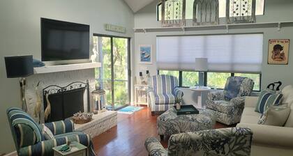 Private neighborhood pool, 4 person golf cart avail. Amenity cards available,