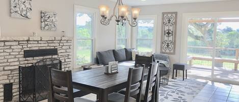 Téléviseur connecté, foyer, livres