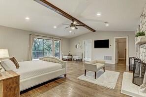 4 bedrooms, iron/ironing board, travel cot, WiFi