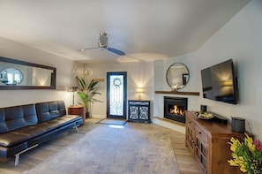 Smart TV, chimenea, reproductor de DVD y videoteca 