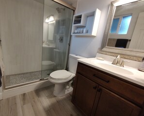 Combined shower/tub, hair dryer, towels, soap
