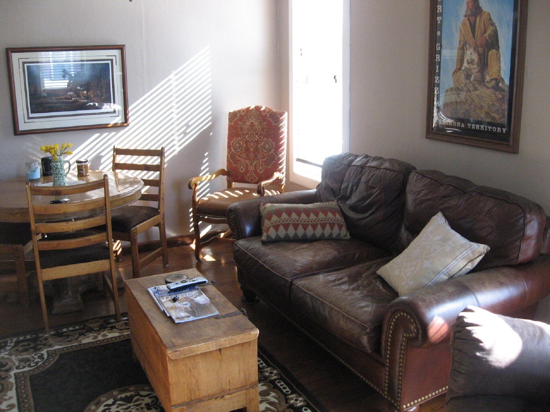 TV, fireplace, DVD player, books