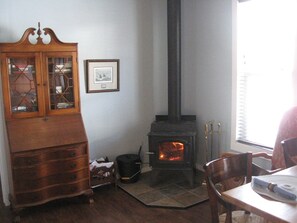 Interior - Bungalow 1880's with Stunning views of Colorado's fourteeners and pet friendly (Twin Lakes)