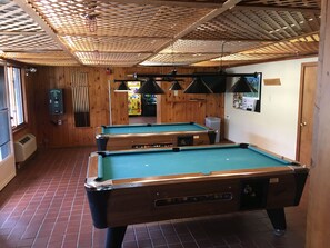 Game room - Loon Moutain  gorgeous views one bedroom ,sleeps 4  condo (Lincoln)